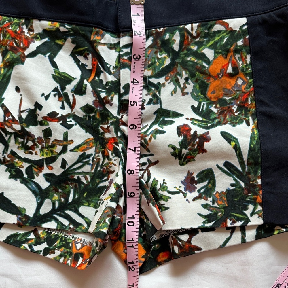 Club Monaco High Waist Floral Women's Shorts - Black and Green - Picture 7 of 7